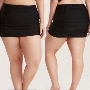 NWT TORRID Ruched Swim Skirt size 0 (L/12)